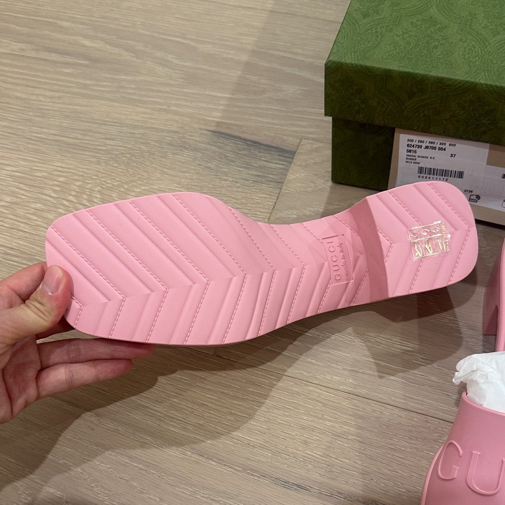 Authentic and brand new with box Gucci Pink Embossed Logo Slide Mules - Picture 3 of 5